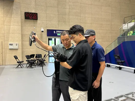 要求, 从赛前奔波, 彭鑫露以