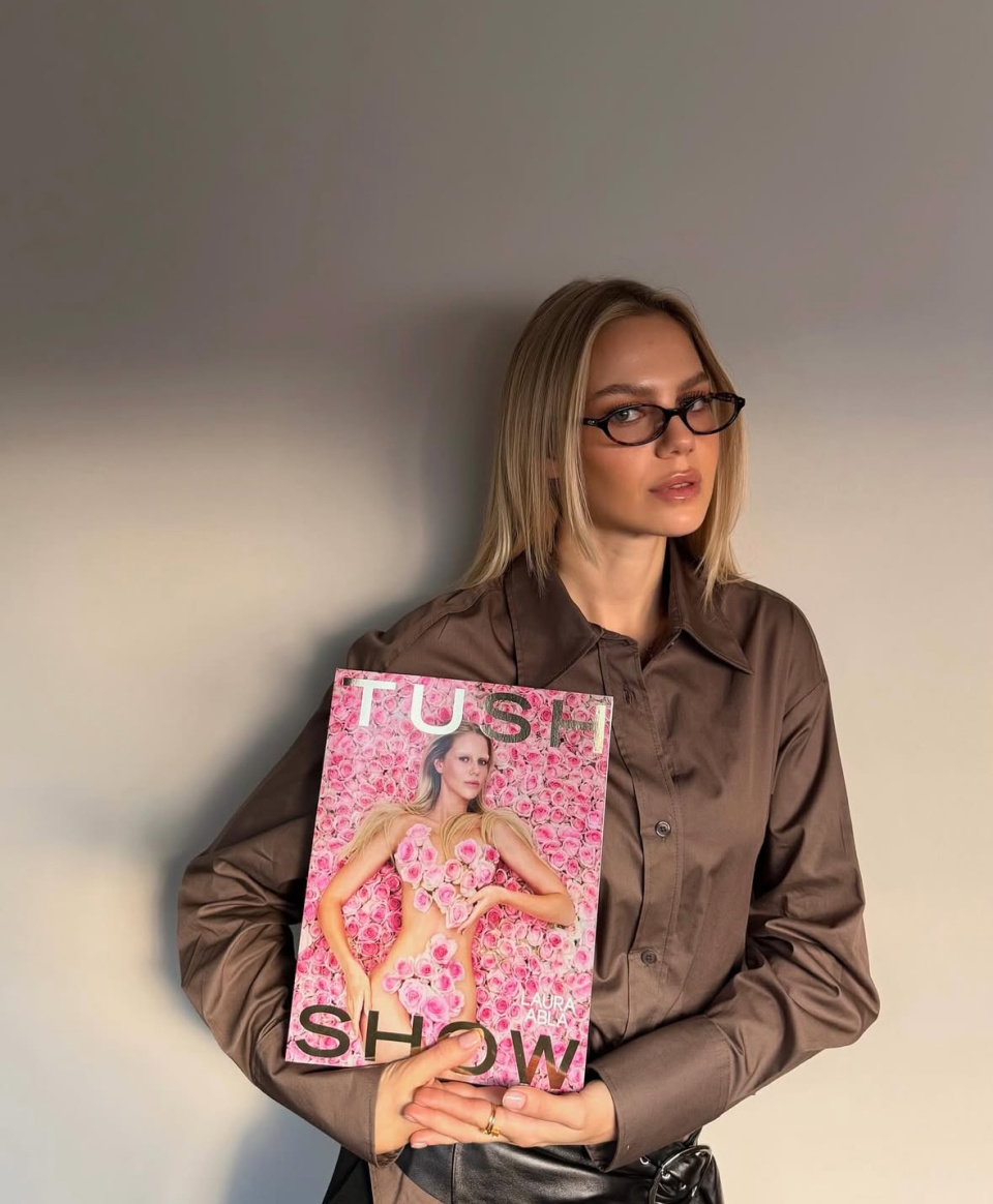 劳拉却毫无 劳拉却毫无